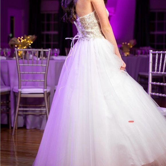 Elegant White Strapless Gown for Bat Mitzvah or Quinceañera